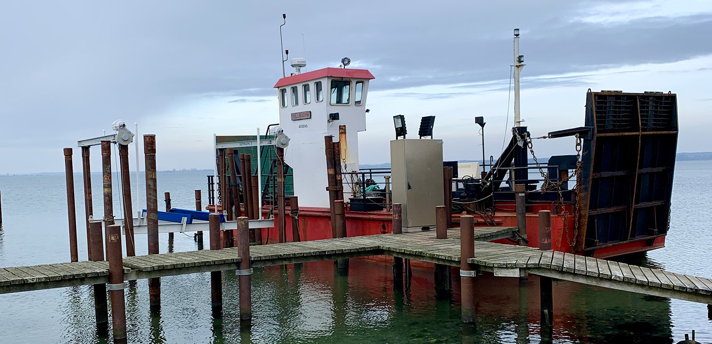 Kvægfærgen sejler imellem Wedellsborg og Brandsø