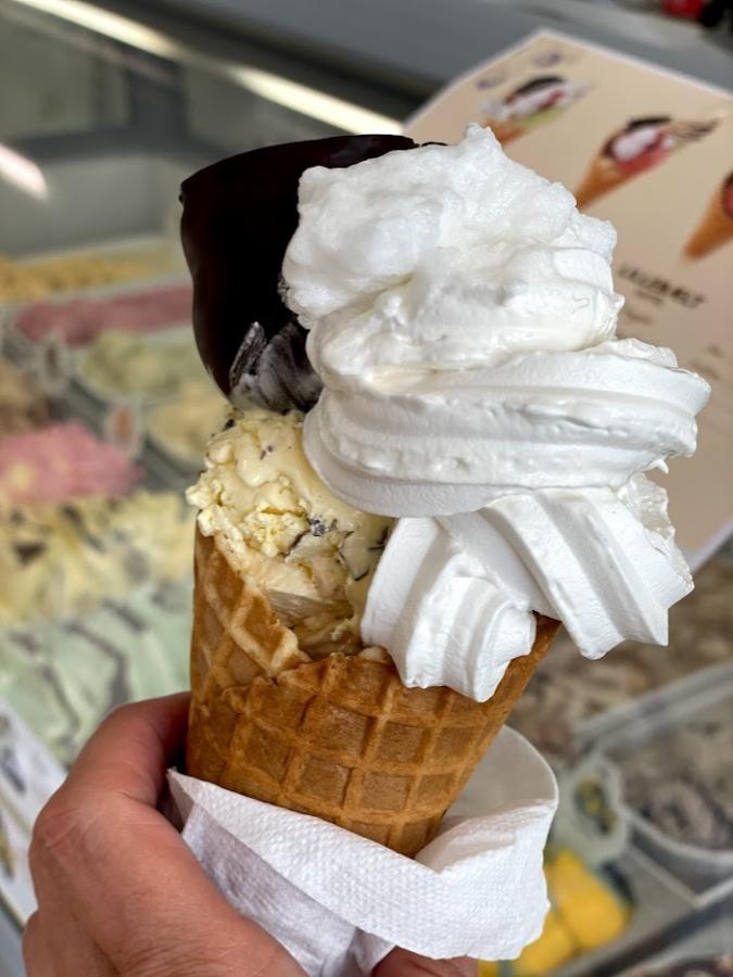 Gammeldags isvaffel med guf og flødebolle