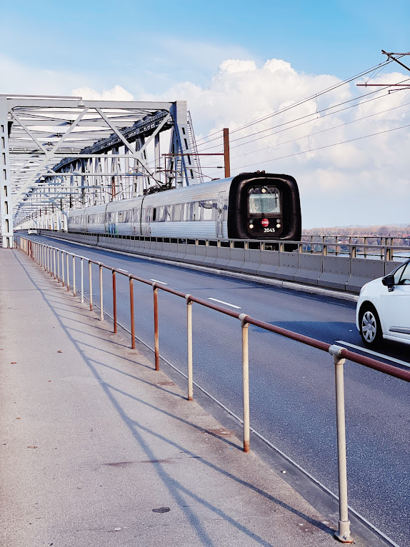 DSB-tog kører over den Gamle Lillebæltsbro