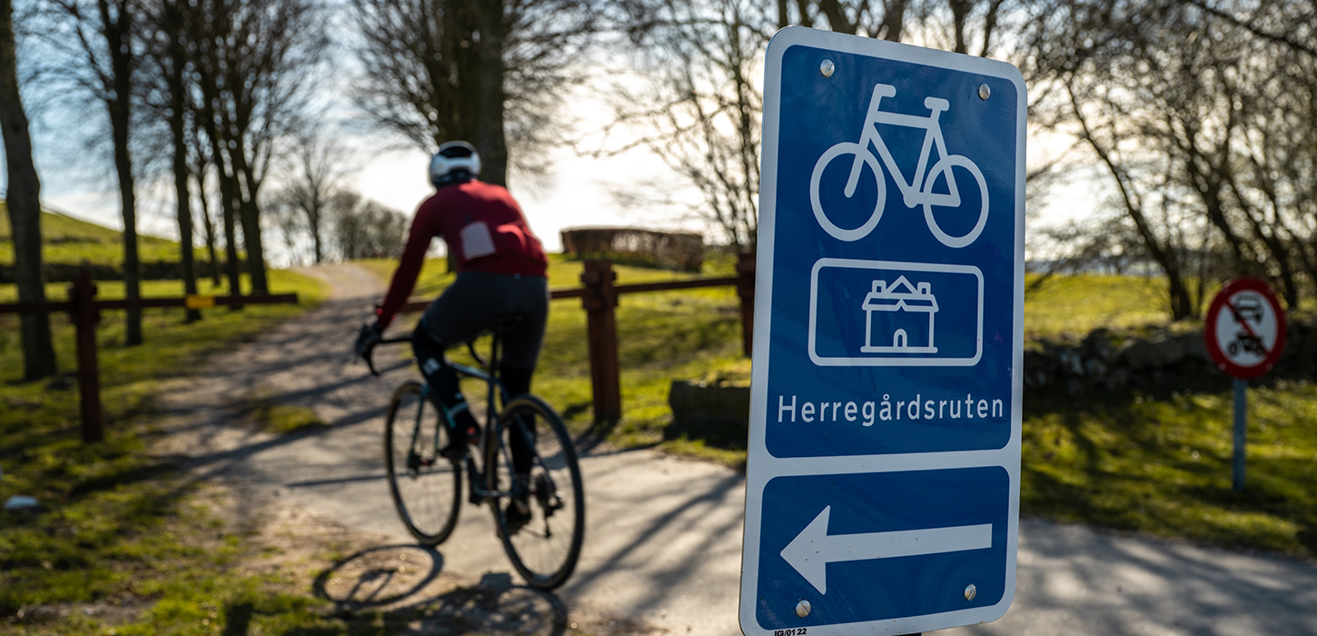 Herregårdsruten er en rejse gennem det karakteristiske fynske landskabs med kig til de fynske Herregårde