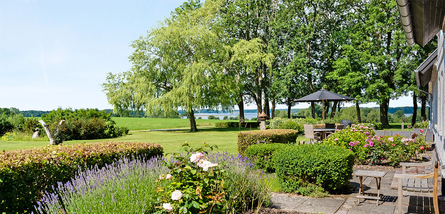 Kathrinelyst B&B - haven ned mod Gamborg Fjord